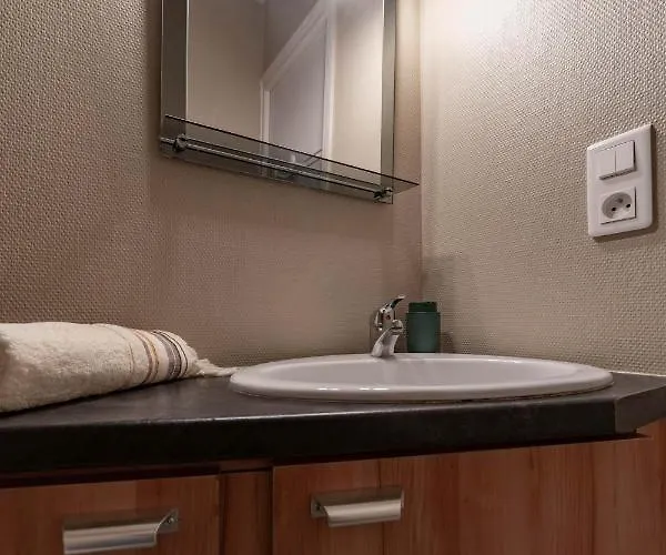 Lägenhet Le Belfort - Grand Avec Terrasse Et Parking Prive Vichy