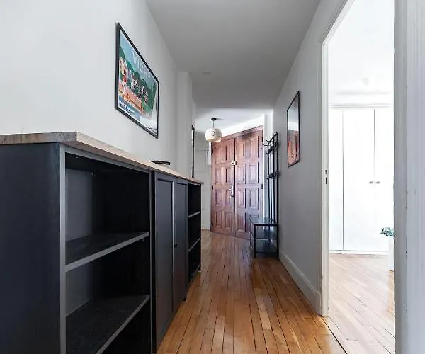 Lägenhet Le Belfort - Grand Avec Terrasse Et Parking Prive