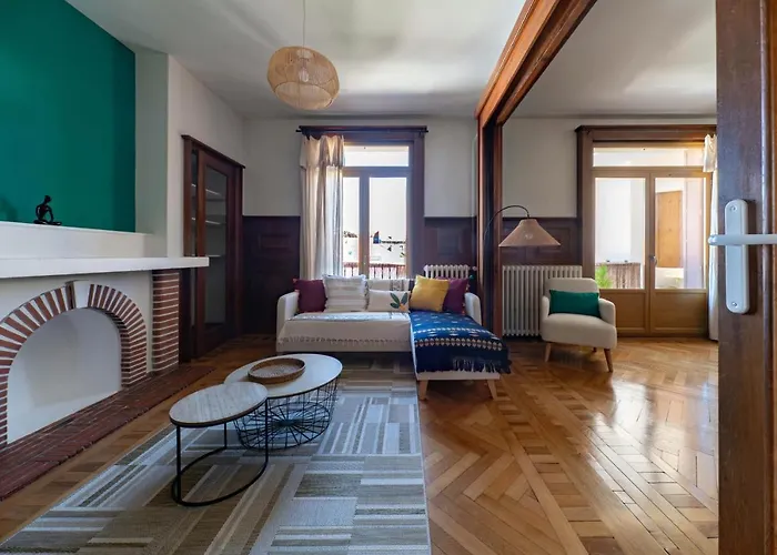 Lägenhet Le Belfort - Grand Avec Terrasse Et Parking Prive *