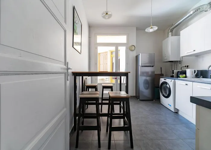 Lägenhet Le Belfort - Grand Avec Terrasse Et Parking Prive Vichy