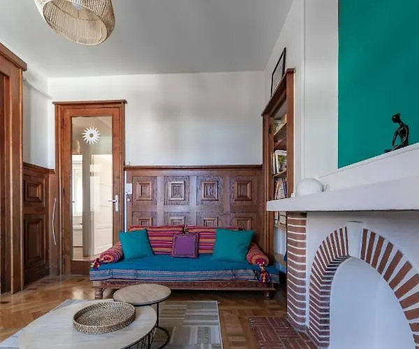 Lägenhet Le Belfort - Grand Avec Terrasse Et Parking Prive