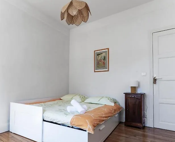 Lägenhet Le Belfort - Grand Avec Terrasse Et Parking Prive *