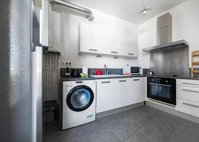 Lägenhet Le Belfort - Grand Avec Terrasse Et Parking Prive